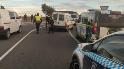 Un hombre armado con un cuchillo amenaza a los asistentes de la rave ilegal en Ciudad Real