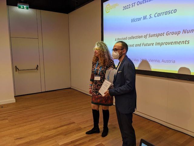 Víctor Sánchez recibe el premio de la UE de Geociencias en Viena