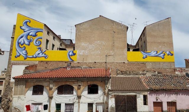 ¿Por qué faltan azulejos en el mural cerámico de la plaza de San Miguel?