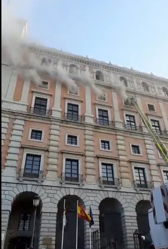 Ya han controlado el incendio en el Alcázar de Toledo