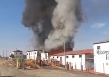 Incendio: colapsa el techo del matadero de La Nava de Ricomalillo