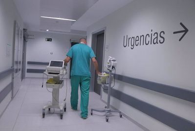 Denuncian el "colapso" en las Urgencias del Hospital y Sanidad se defiende