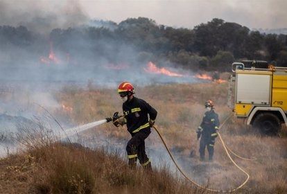 El incendio de Cebreros sigue 'complicado' y el de Zamora retrocede