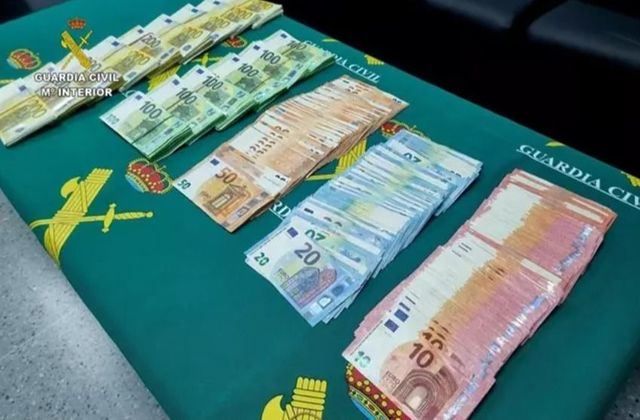 Pillados en la A-5 con 116.060 euros sin declarar