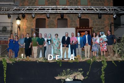 Inmaculada González, ganadora del 'Premio Deza' de Castillo de Bayuela