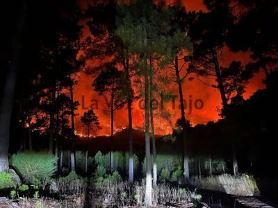 El incendio en Santa Cruz del Valle arrasa 1.000 hectáreas