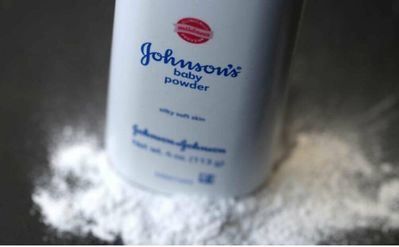 Johnson &amp; Johnson suspende la venta de sus polvos de talco para bebés