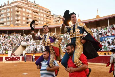 Puerta grande de Tomás Rufo en Huesca (fotos)