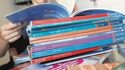 CLM concede 82.622 ayudas para libros de texto y comedor escolar