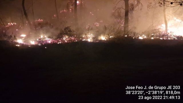 Apagan las llamas en los seis focos del incendio de Benatae (Jaén)