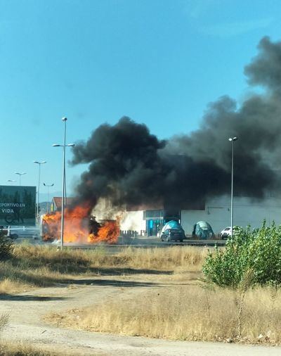 Una autocaravana echa a arder en Talavera