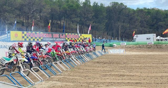 Más de 100 pilotos hacen rugir sus motores en la ‘Catedral’ del motocross