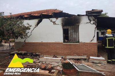 El alcalde de Argamasilla confía en que el fuego de la casa del tiroteo no haya sido provocado