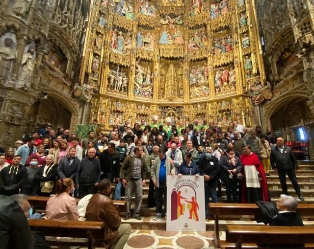 El arzobispo de Toledo invita a comer a 180 pobres en la Catedral (Fotos)