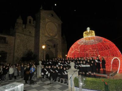 Más de 1 millón de luces iluminan la Navidad en Talavera