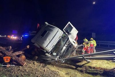 Accidente entre un camión y un coche: trasladan al Hospital de Talavera a un hombre de 70 años