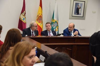 Page anuncia una iniciativa legislativa contra referéndums ilegales