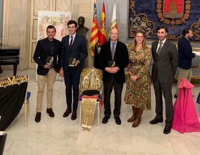 Tomás Rufo recoge el premio como Triunfador de Hogueras 2022