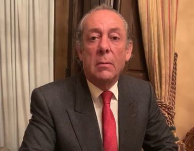 Manuel Dégano felicita a La Voz del Tajo por sus 45 años informando