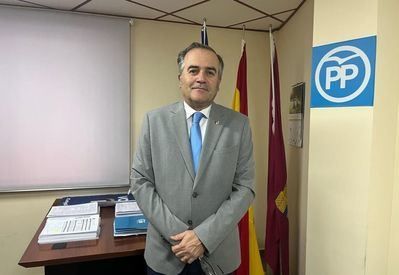 Gregorio activa el 'modo candidato' y carga contra la alcaldesa de Talavera: matadero, árbol...