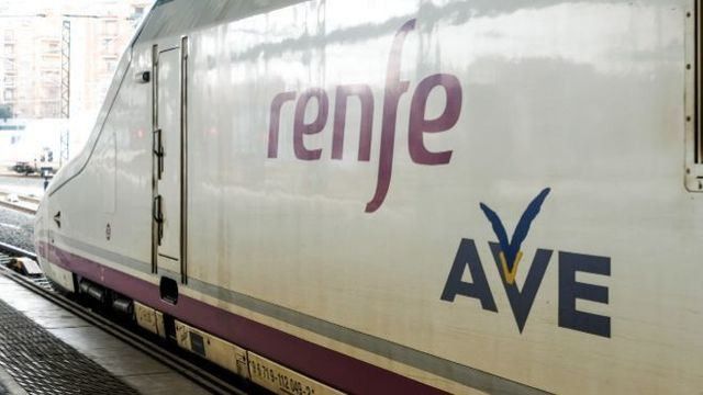 Transbordan a los pasajeros de un AVE Madrid-Sevilla tras una incidencia en Toledo