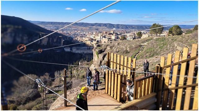 Abre sus puertas en Cuenca la tirolina  urbana doble más larga de Europa - EUROPA PRESS/RIBÉN M CHECHA