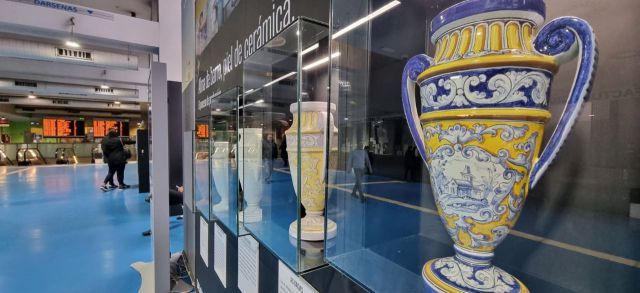 Descubre la exposición de cerámica en la estación de autobuses de Talavera