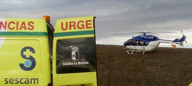 Dos menores, de 11 y 13 años, heridos tras caer desde el tejado de una nave