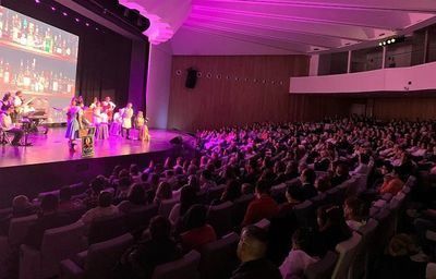 Éxito del teatro inclusivo "Oh Panettone" en el Palacio de Congresos de Eurocaja Rural