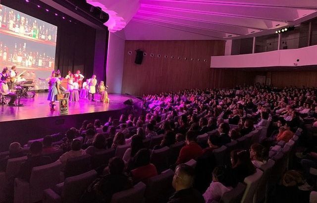 Éxito del teatro inclusivo 'Oh Panettone' en el Palacio de Congresos de Eurocaja Rural