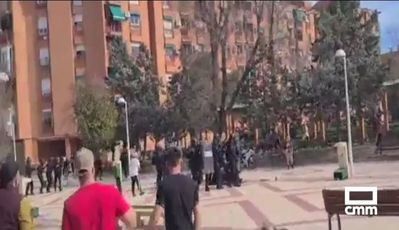 Disturbios en el Polígono de Toledo tras el asesinato de un joven: hay un agente herido