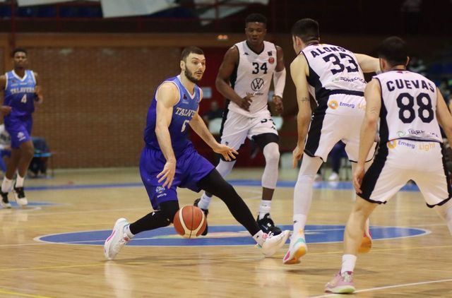 Un titánico partido del Baloncesto Talavera no le bastó para tumbar al líder UBU Tizona