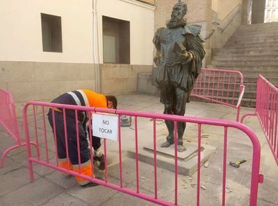 ¿Por qué han retirado esta estatua de Cervantes en Toledo?