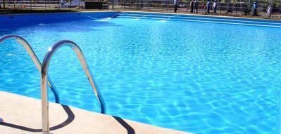 Fallece el niño de 5 años que cayó en una piscina