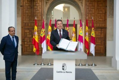 García-Page firma el decreto de convocatoria de elecciones: estas son las fechas clave