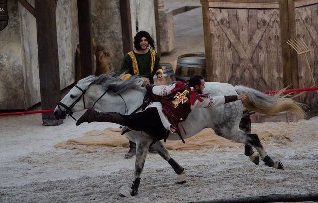 Un actor a caballo durante el nuevo espectáculo 'El misterio de Sorbaces' de Puy du Fou España | Mateo Lanzuela | Europa Press