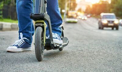 "Fuerte multa" por conducir drogado un patín eléctrico