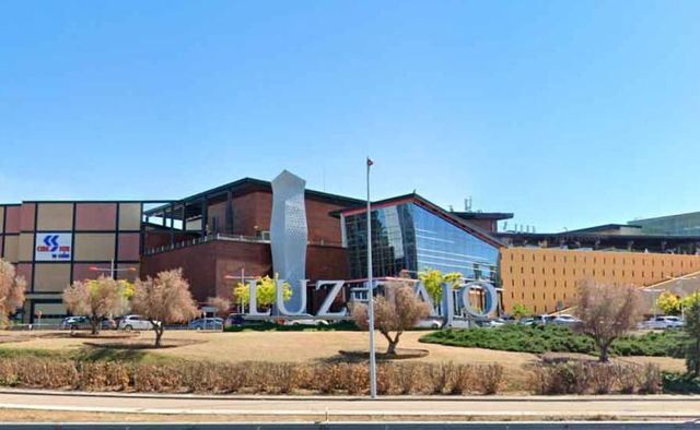 Exteriores del centro comercial Luz del Tajo