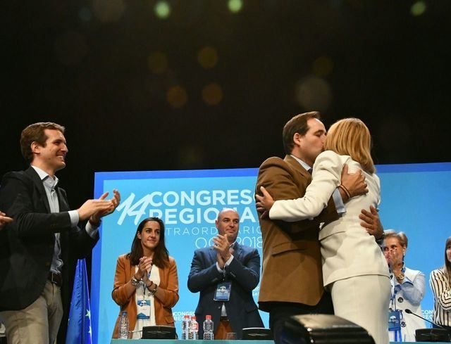 Cospedal felicita a Núñez en presencia de Casado - Imagen de archivo