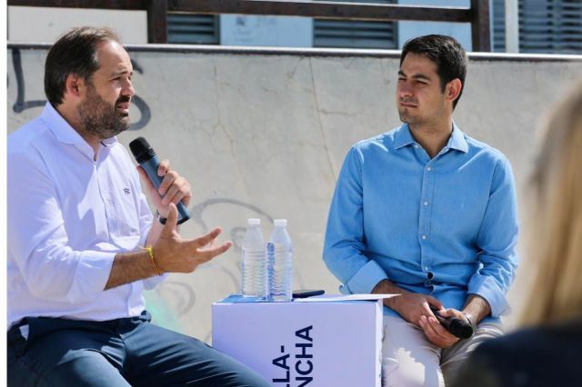 El candidato del PP a la Presidencia de Castilla-La Mancha, Paco Núñez, en Villanueva de la Torre