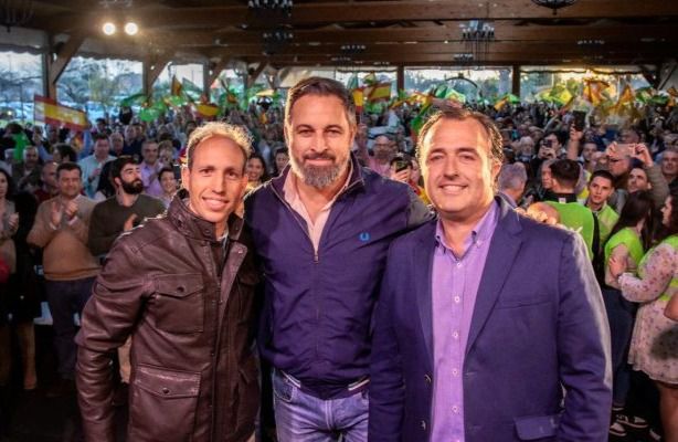 Daniel Arias (izquierda), Santiago Abascal (centro) y David Moreno (derecha) en un acto en Talavera - Imagen de archivo