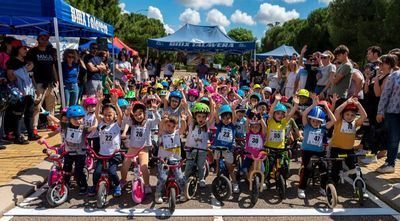 Gran éxito de la actividad 'bicicletas sin pedales', organizada por el CD BMX Talavera