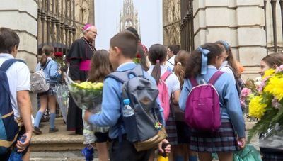 Un total de 600 niños de 19 colegios de Toledo participan en la tradicional ofrenda floral