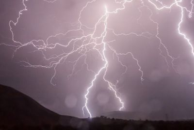 La AEMET avisa: tormentas muy fuertes con vendavales y granizo