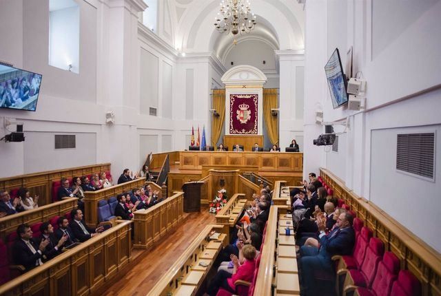 Vista general del salón de plenos en la Constitución de las Cortes de CLM. - MATEO LANZUELA/EUROPA PRESS