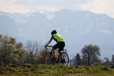 Muere un ciclista tras caer por la ribera del río