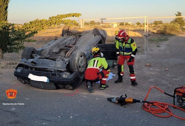 Un joven de 25 años pierde la vida tras la salida de vía de un turismo