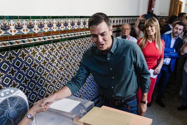 Pedro Sánchez vota para las elecciones generales del 23J. / Foto: Carlos Luján - Europa Press 