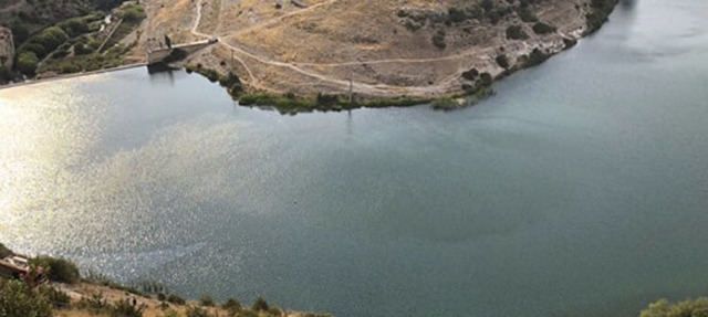 Fallece una mujer tras caer un vehículo al embalse