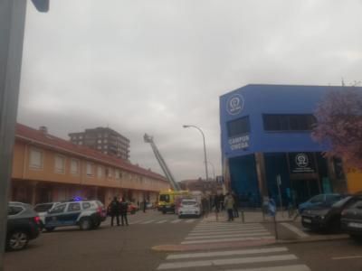 VÍDEO | Los Bomberos de Talavera rescatan a un hombre tras incendiarse su casa